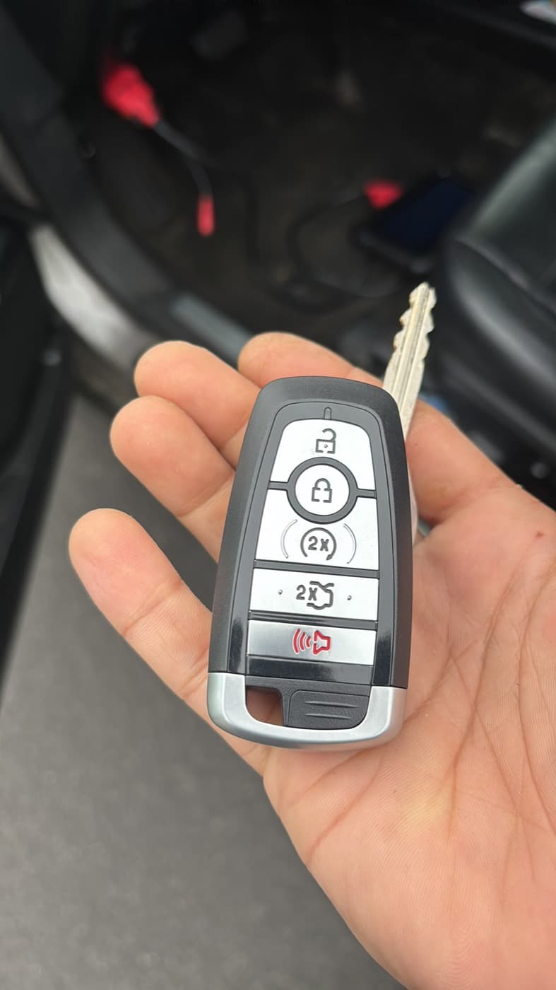 Replacement smart key fob with emergency blade