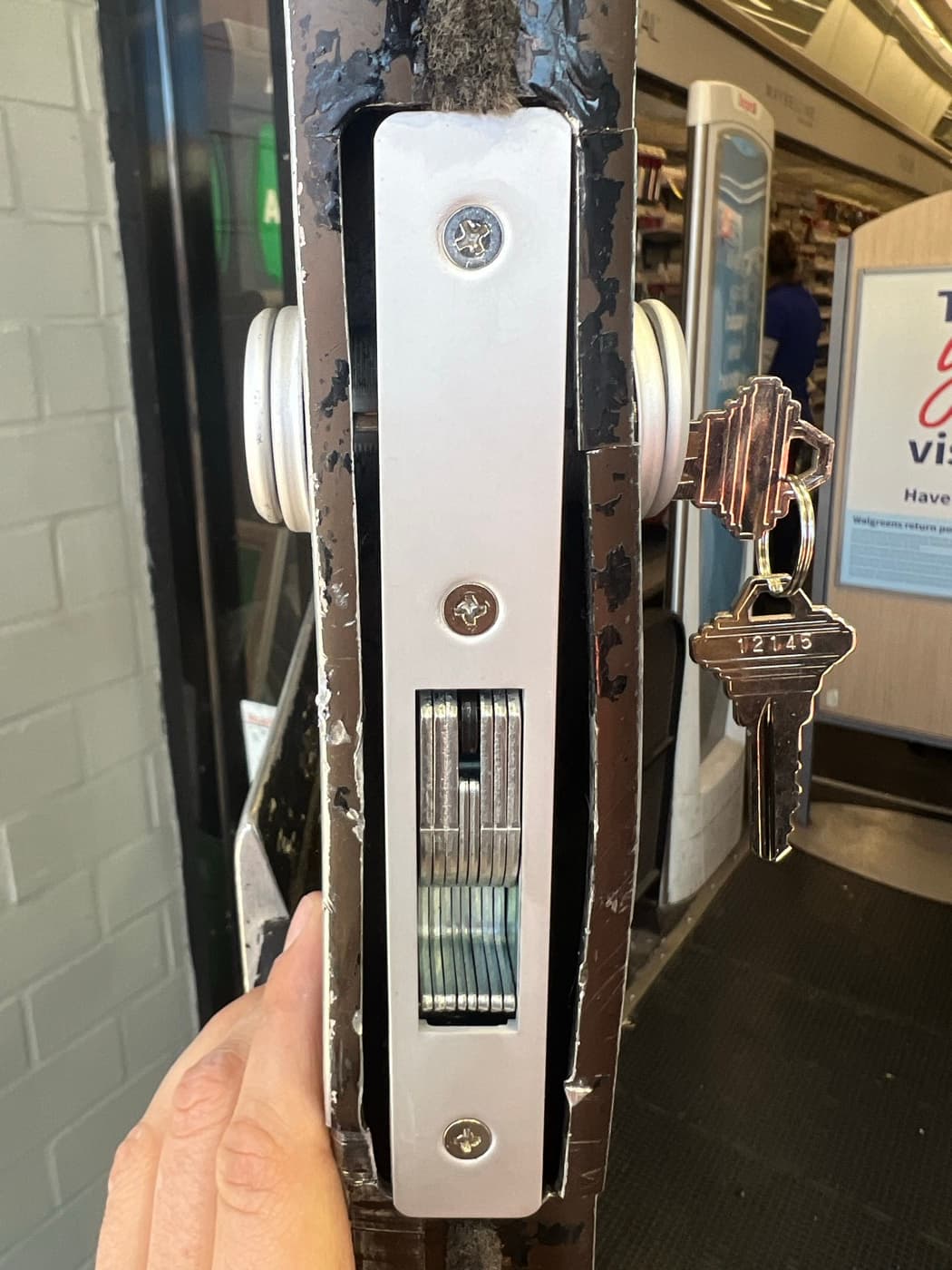 Urgent repair of a commercial mortise lock